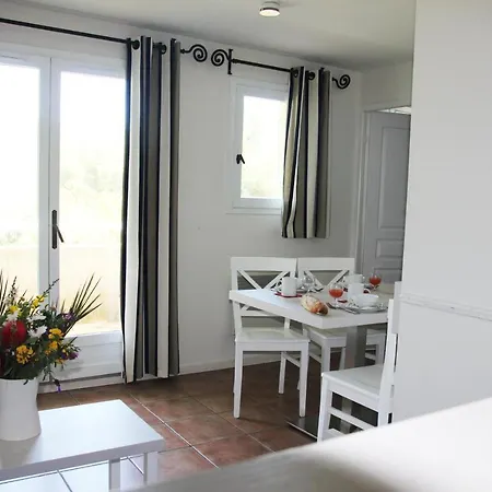 Goelia Le Domaine De La Pinede 3*