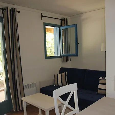 Goelia Le Domaine De La Pinede