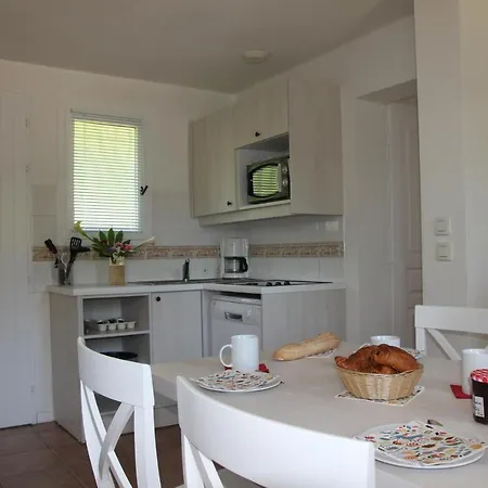 Goelia Le Domaine De La Pinede Aparthotel 3*