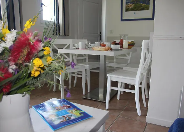 Goelia Le Domaine De La Pinede Apartmanhotel Le Lavandou