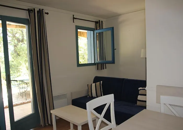 Goelia Le Domaine De La Pinede